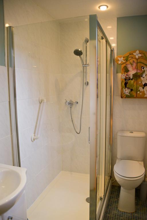 Queens Apartment เวอร์ทิง ภายนอก รูปภาพ