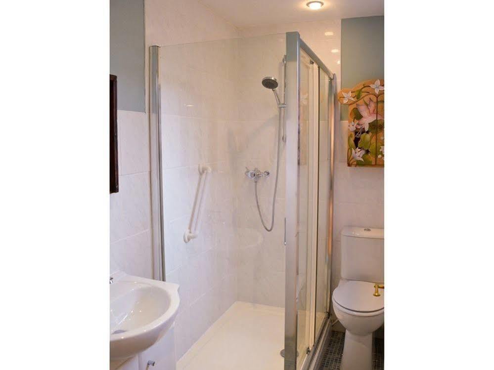 Queens Apartment เวอร์ทิง ภายนอก รูปภาพ