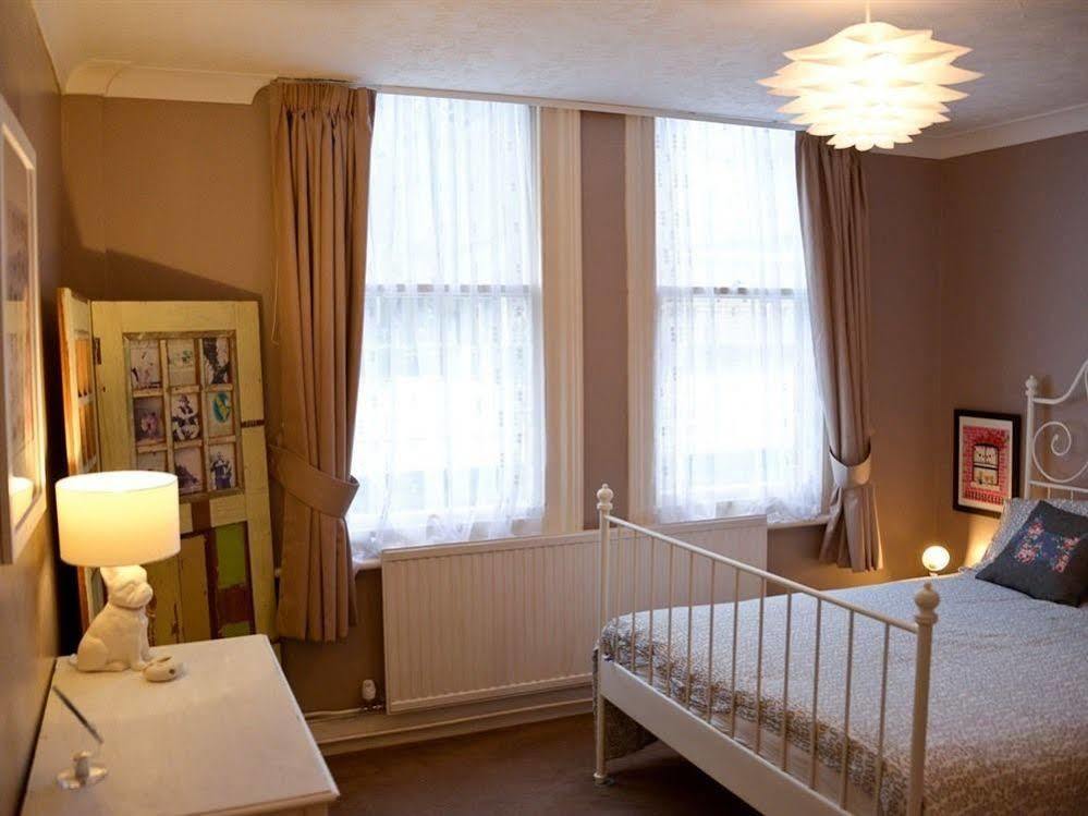 Queens Apartment เวอร์ทิง ภายนอก รูปภาพ